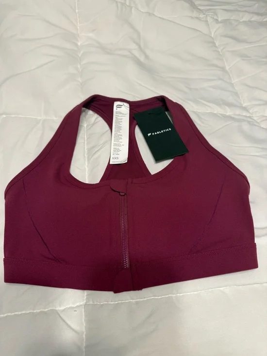 NWT Fabletics Front-Zip Sports Bra in Berry Plum - Picture 1 of 5